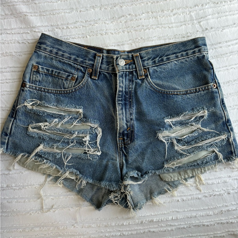 Women’s Levi’s 550 Ripped Jean Shorts